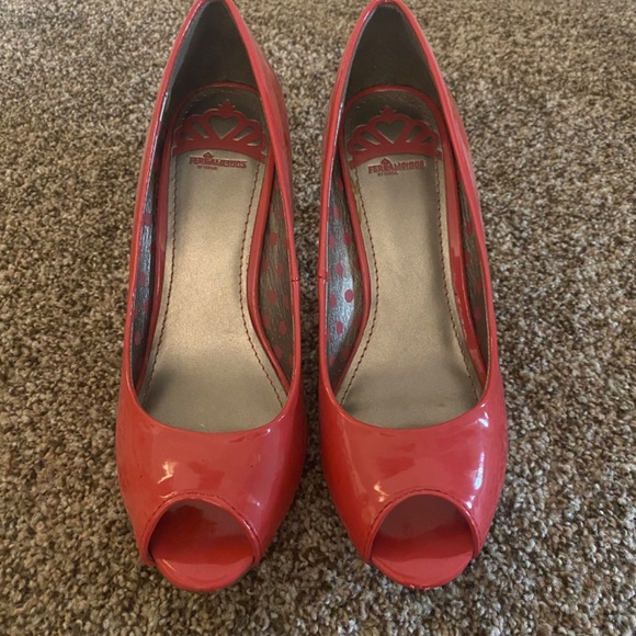Fergalicious by Fergie Coral ‘Sariah’ peep toe shoe - Picture 3 of 5